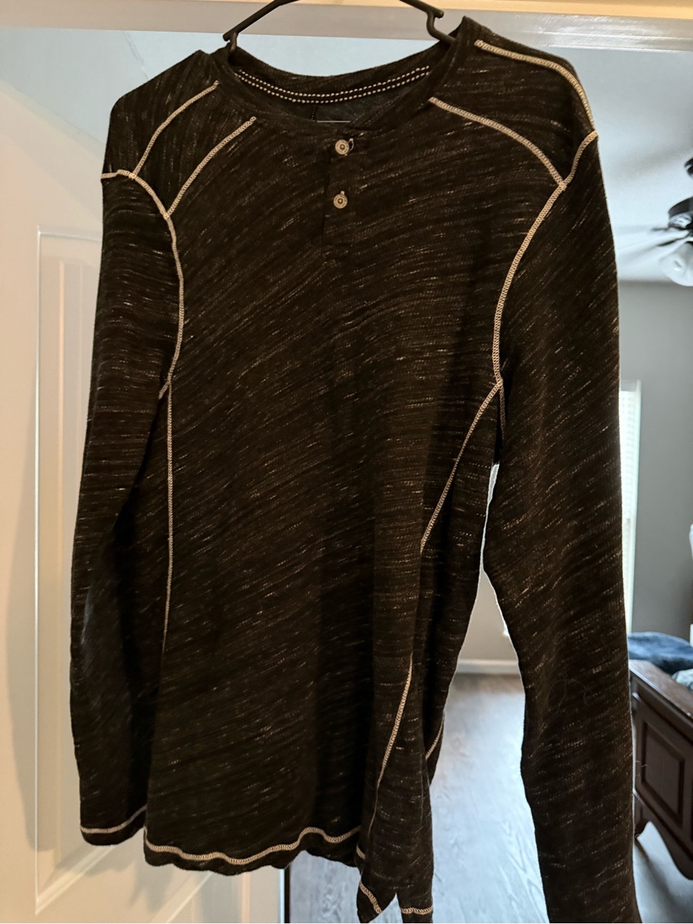 BKE Black Marled Long-Sleeve Henley with Cream Contrast Stitching